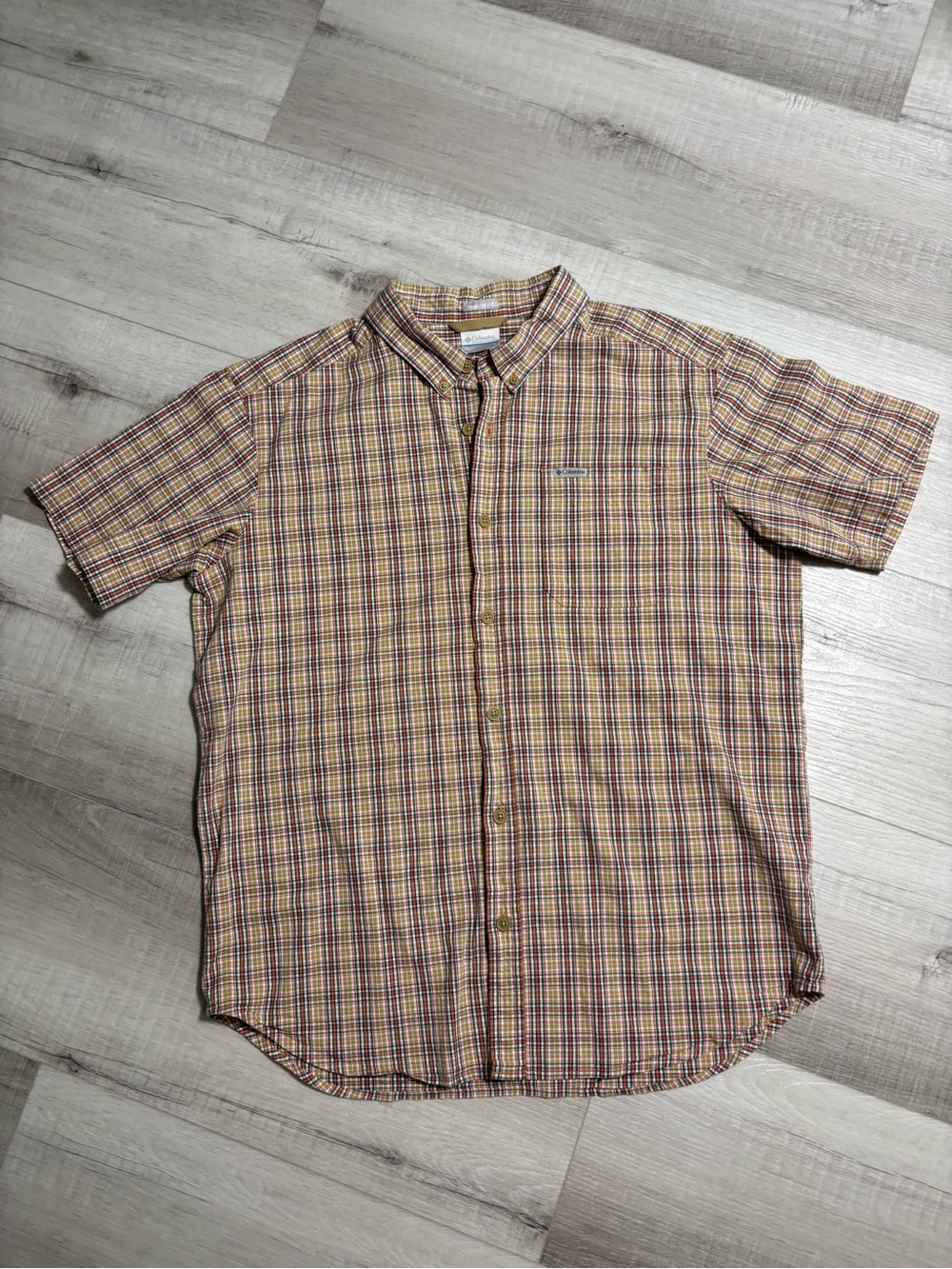 Columbia Men’s Plaid Button Down Shirt Short Sleeve Tan Green Red L